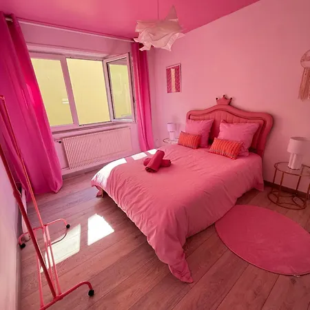 Daire La Barbie Dreamhouse - Plein Centre - 8 Guests *